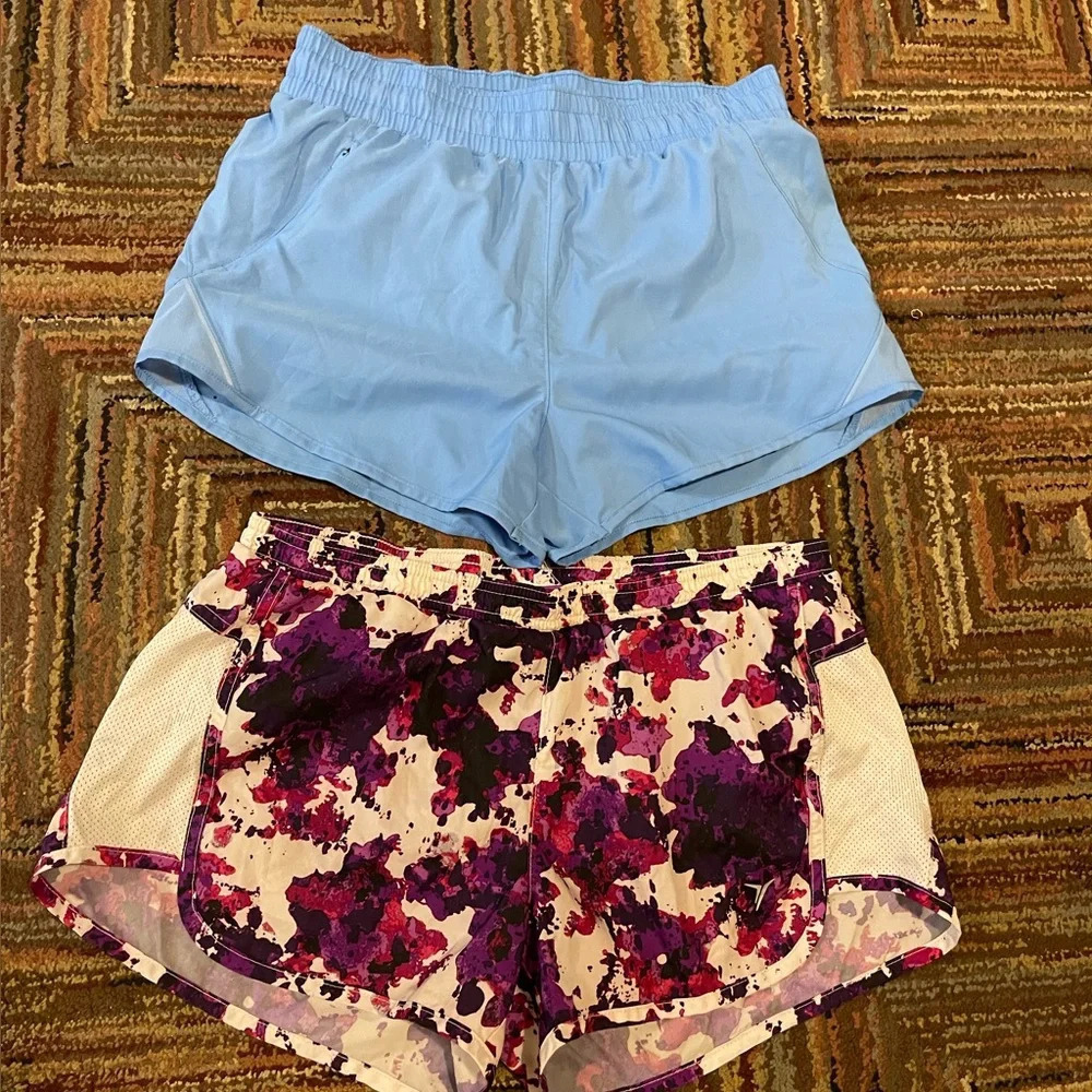 Set Of 2 Woman’s Athletic Shorts Old Navy Size XS/ S Blue / Multicolour